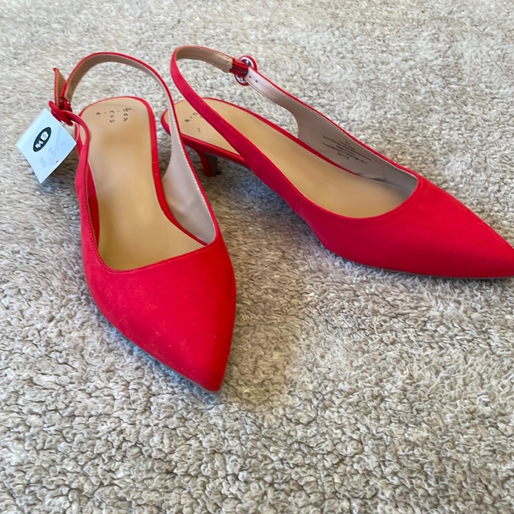 A New Day Red Kitten Heels, NWT. Size 8.5